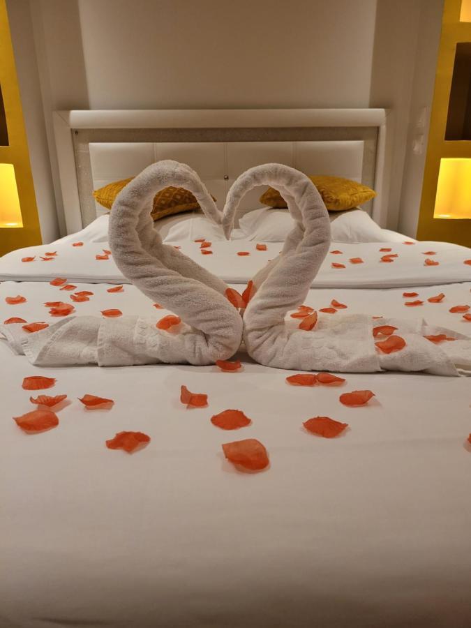 Celyna Avec Jacuzzi Privatif Apartment *